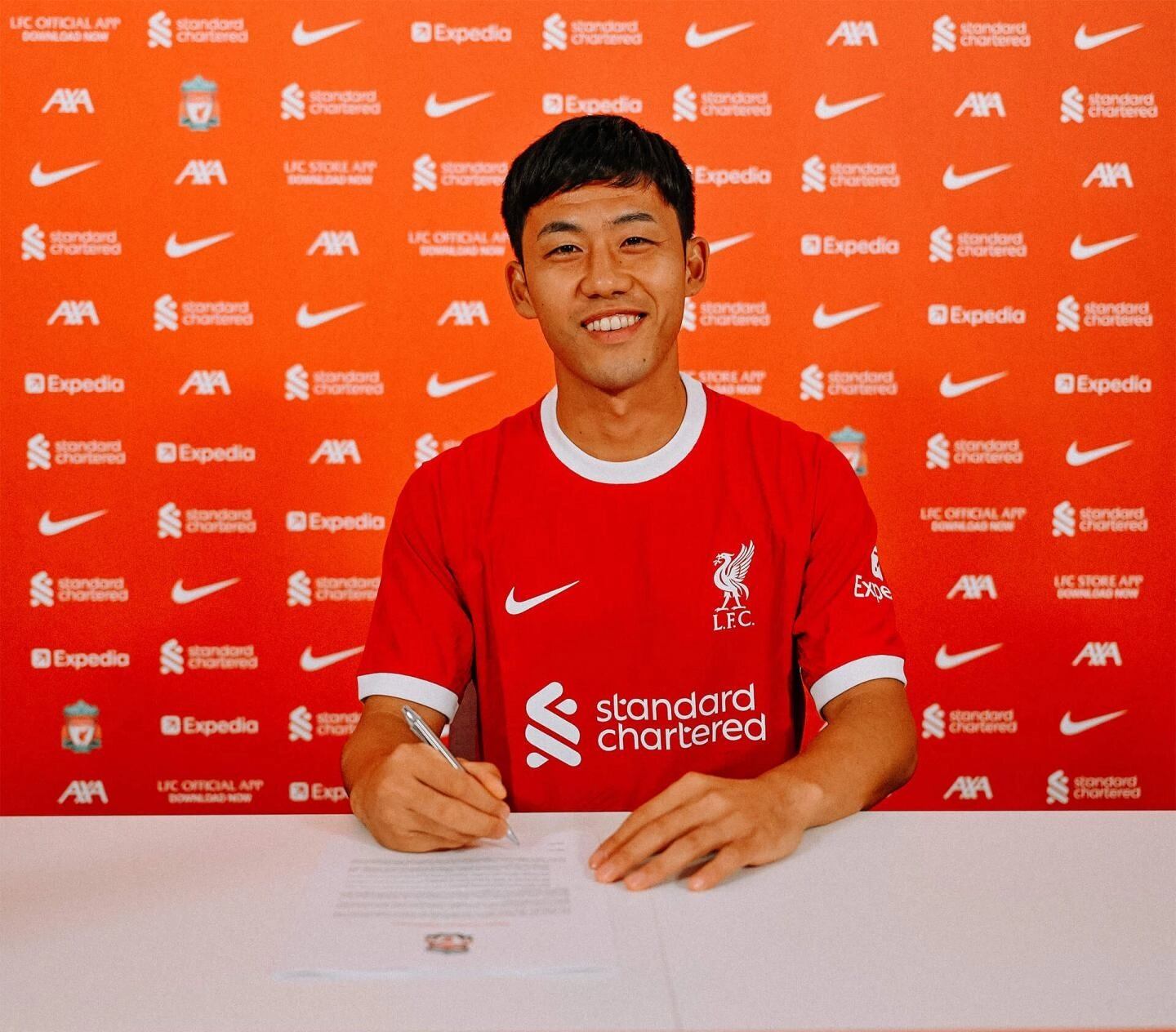 Wataru Endo, nuevo futbolista de Liverpool.