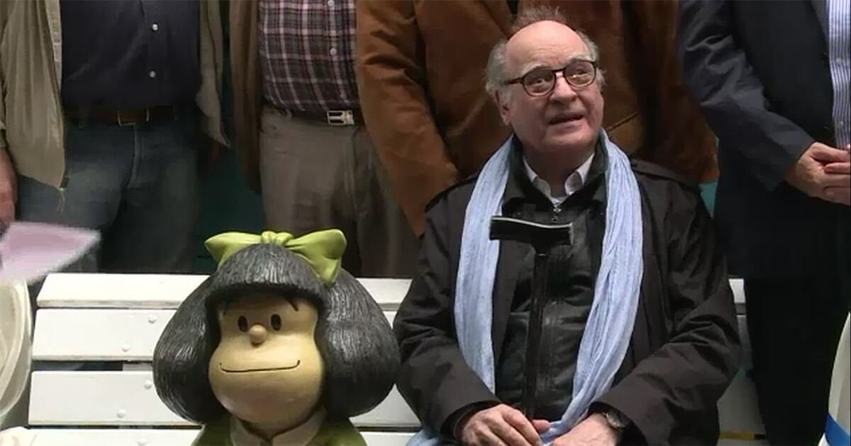El cumpleaños de Mafalda. En la foto con 'Quino', su creador.