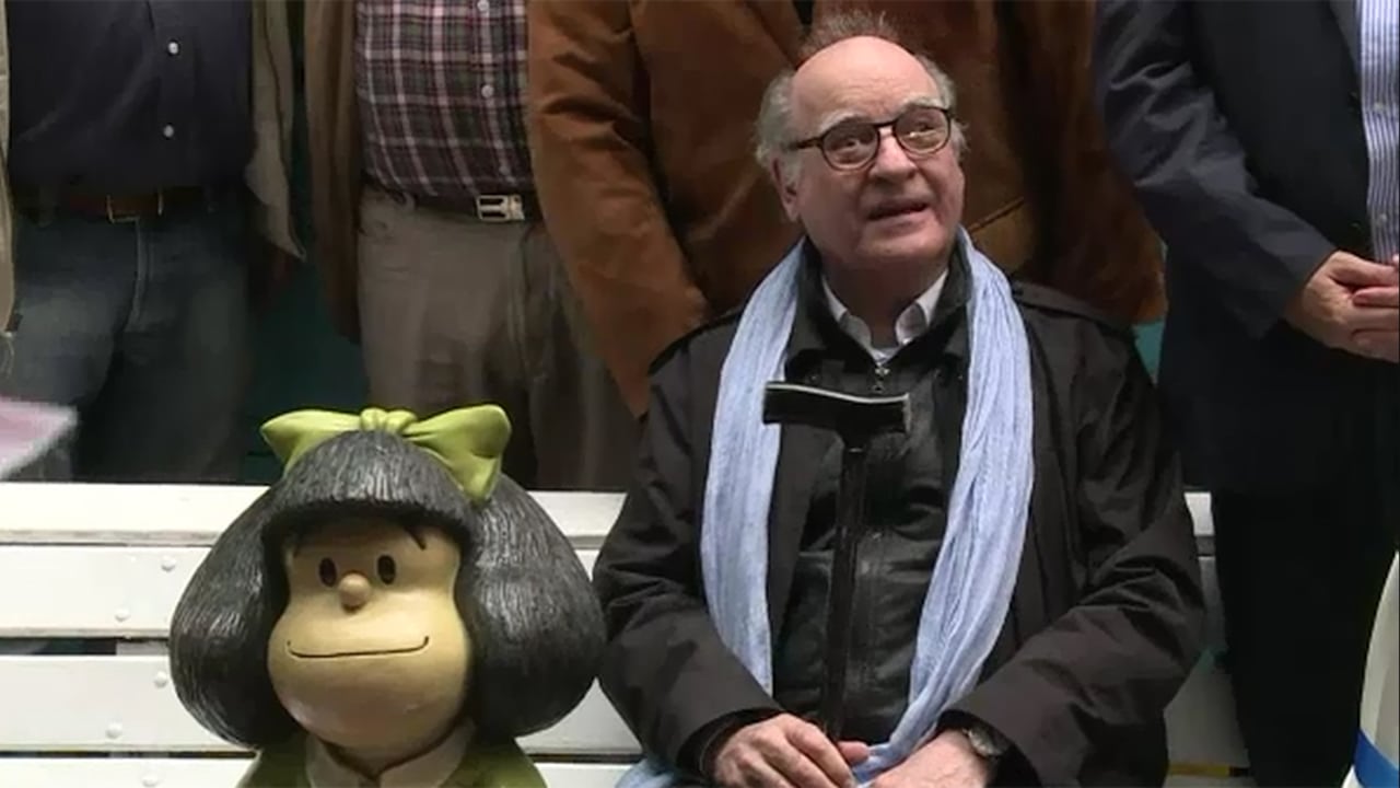 El cumpleaños de Mafalda. En la foto con 'Quino', su creador.