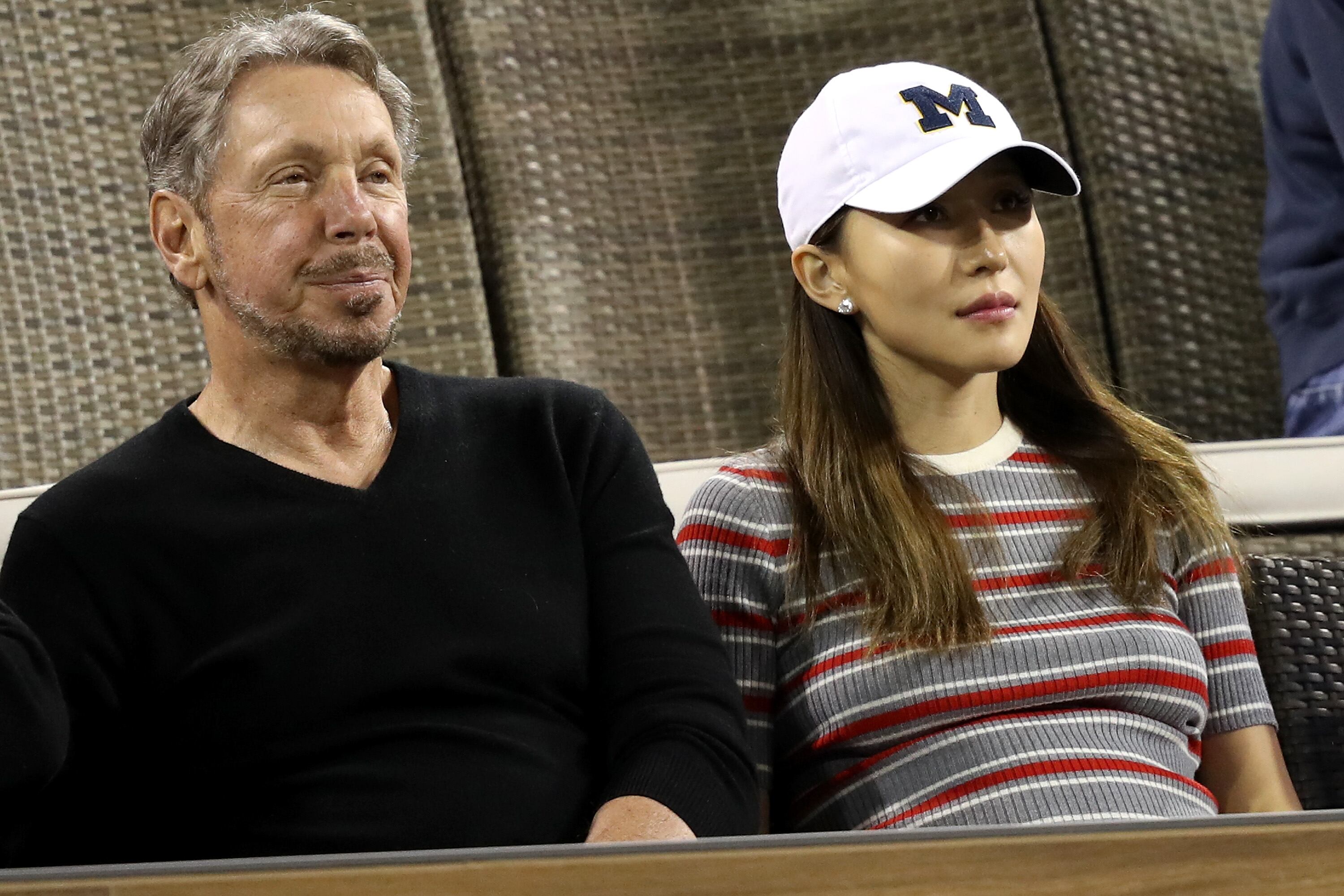 El cofundador de Oracle, Larry Ellison, observa un partido en el Indian Wells Tennis Garden 2018 (Foto: Matthew Stockman/Getty Images)