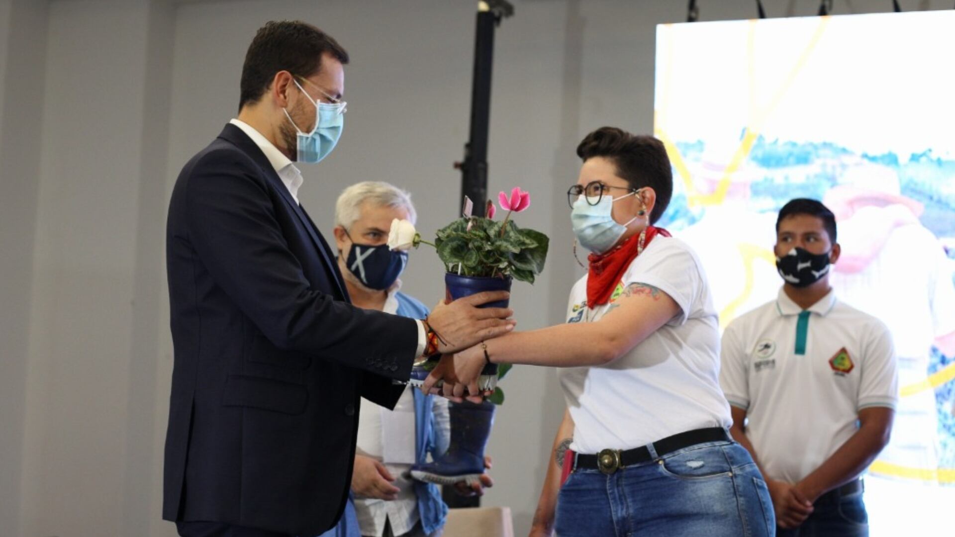 El gobernador de Caldas, Luis Carlos Velásquez Cardona, reafirma que desde el departamento quieren dar un enfoque de paz a cada una de las seis subregiones.