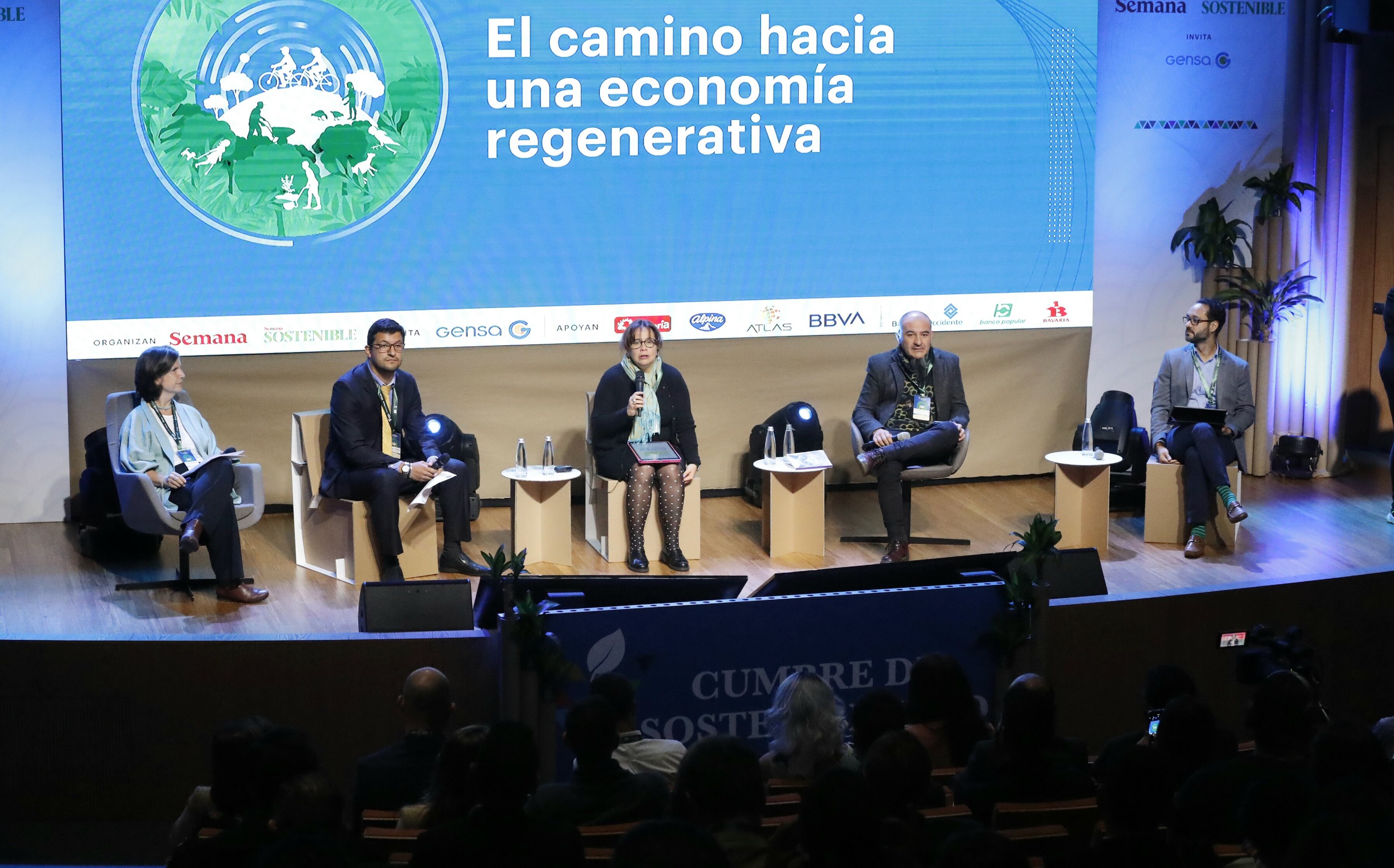 Cumbre de Sostenibilidad intervienen Andrés Rojas, Claudia Martínez, Fabián Villalba, Alexander Rincón, Ángela Penagos