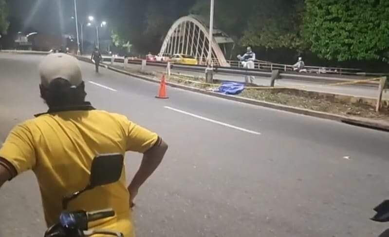 Los jóvenes al parecer iban con exceso de velocidad.