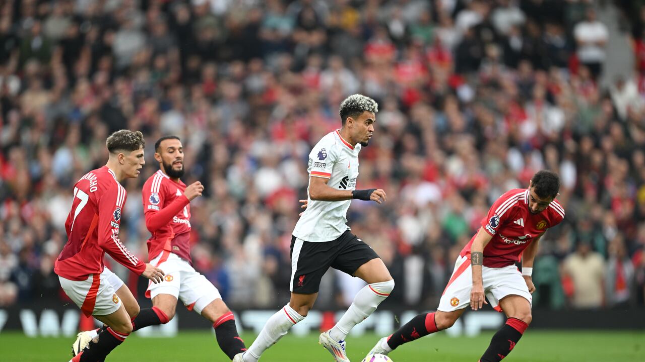 Luis Díaz marcó doblete en septiembre contra el Manchester United