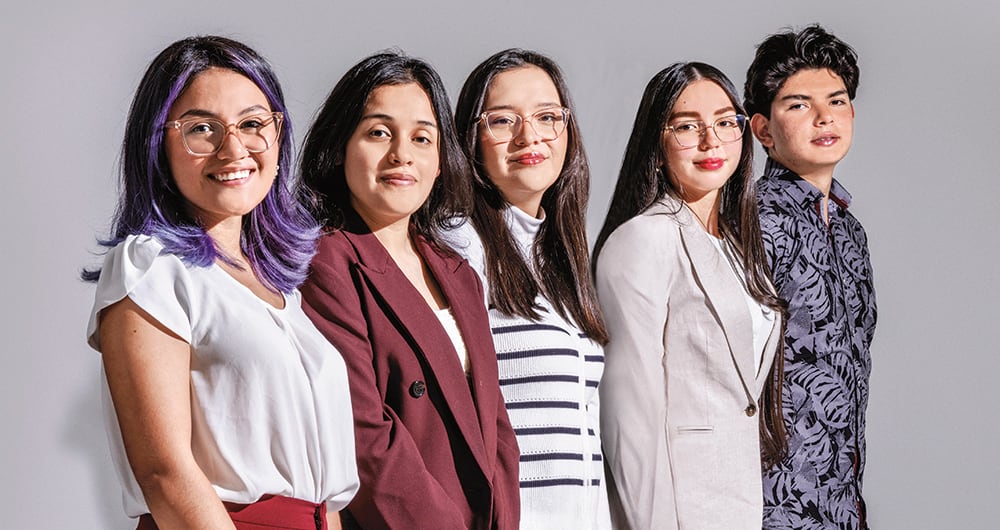 De izquierda a derecha:Manuela Peña González, egresada del Colegio Divino Niño; Laura Sofía Barrientos, del Colegio Monte Hebrón; Mariana Bucheli, del Colegio Diana Oese; Isabella Mendivil, del Colegio Boston Internacional, y Alejandro Camelo, del Liceo Campo David.