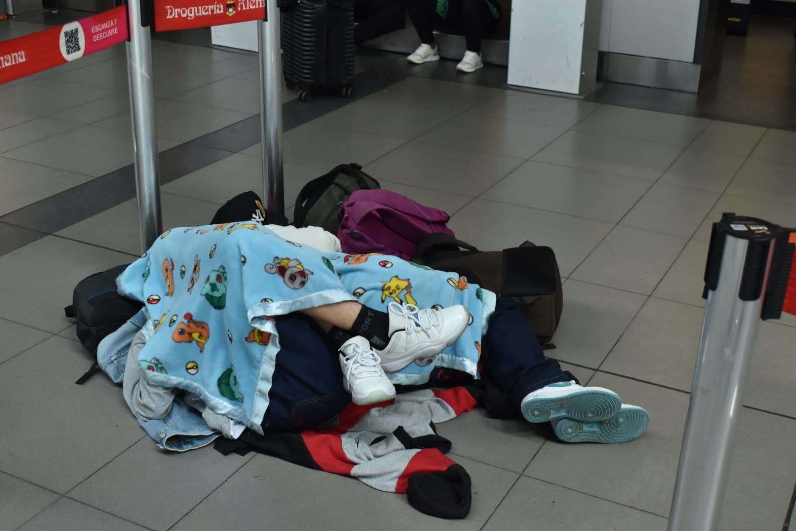 Crisis de pasajeros en el aeropuerto El Dorado