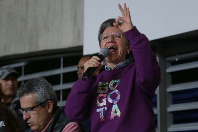 La alcaldesa de Bogotá, Claudia López, criticó la reforma penitenciaria planteada por el ministro de Justicia, Néstor Osuna, que, según ella, contribuye a la impunidad.