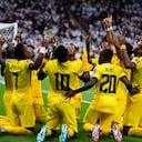 Los jugadores de Ecuador celebran después de que el ecuatoriano Enner Valencia anotó el primer gol de su equipo contra Qatar durante un partido de fútbol del grupo A de la Copa Mundial en el estadio Al Bayt en Al Khor, Qatar, el domingo 20 de noviembre de 2022.