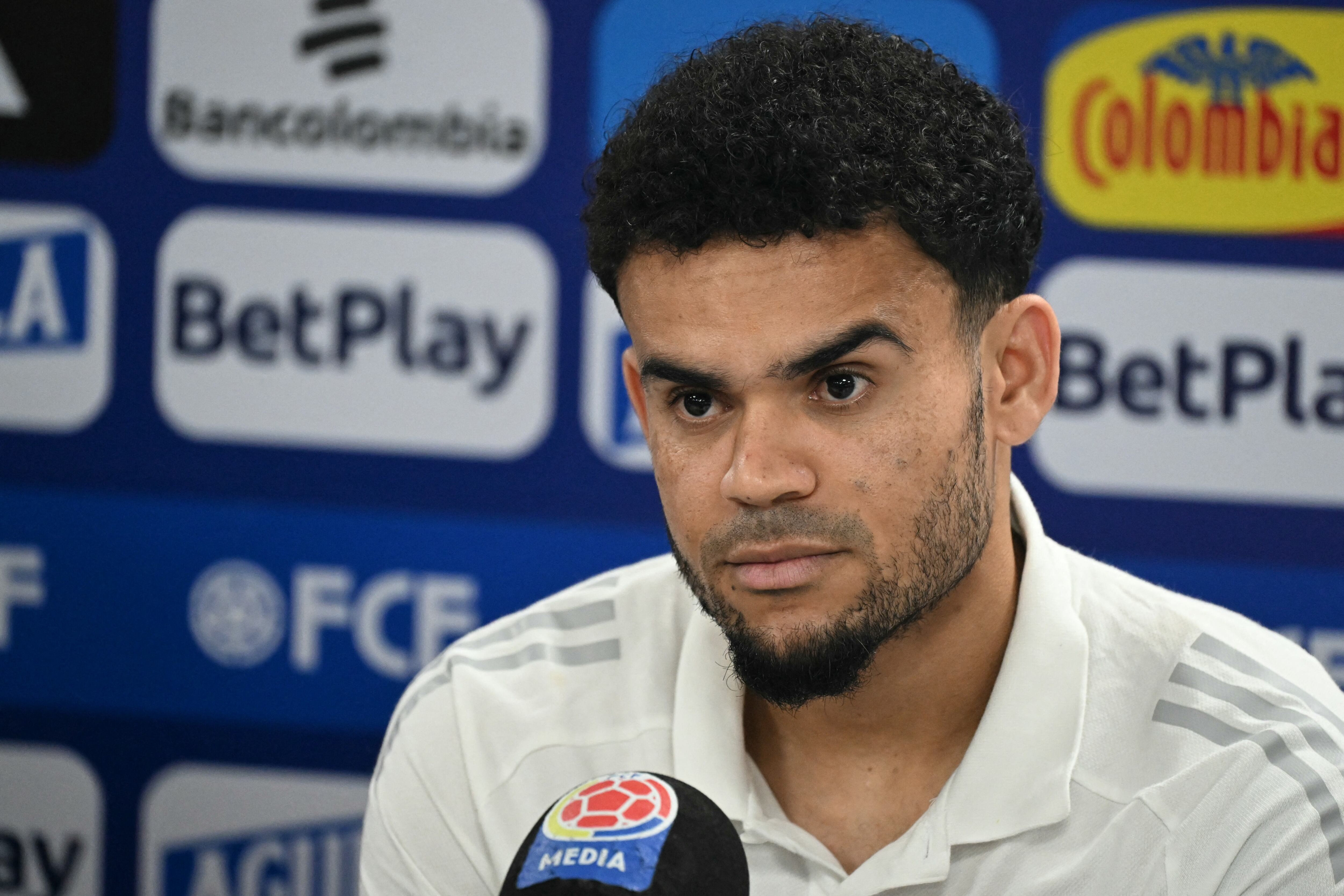 Colombia's forward Luis Diaz looks on during a press conference in Barranquilla, Colombia on June 5, 2025, on the eve of the FIFA World Cup 2026 qualifier football match against Peru. (Photo by Luis ACOSTA / AFP)