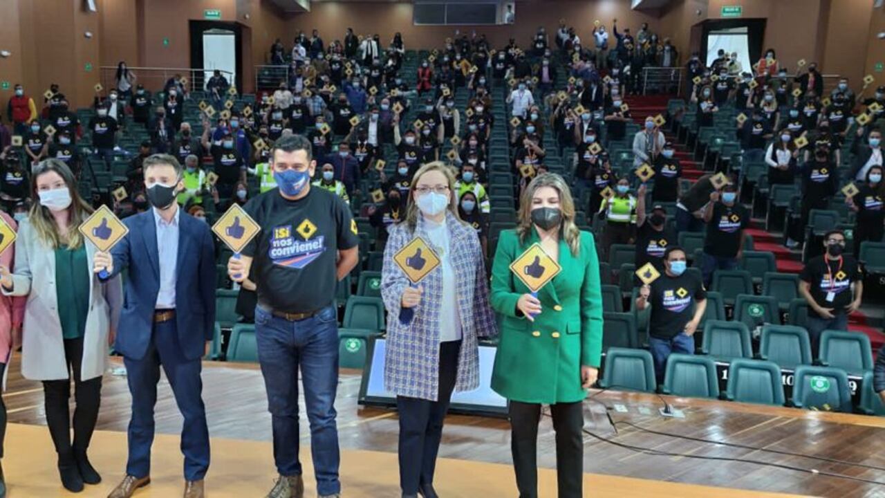 En el evento intervinieron varios funcionarios de entidades de transporte, resaltando la importancia de la seguridad en las vías.