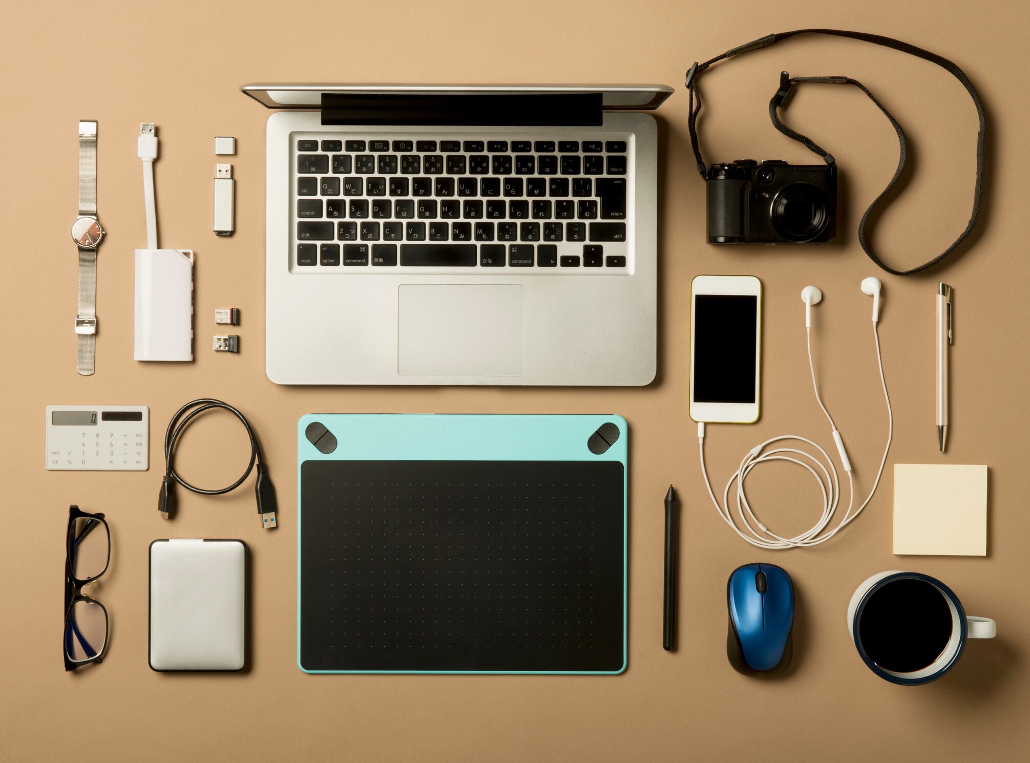 Más de 74.000 toneladas de estos residuos peligrosos terminan en rellenos sanitarios o vertederos ilegales, contaminando el suelo y las fuentes de agua.