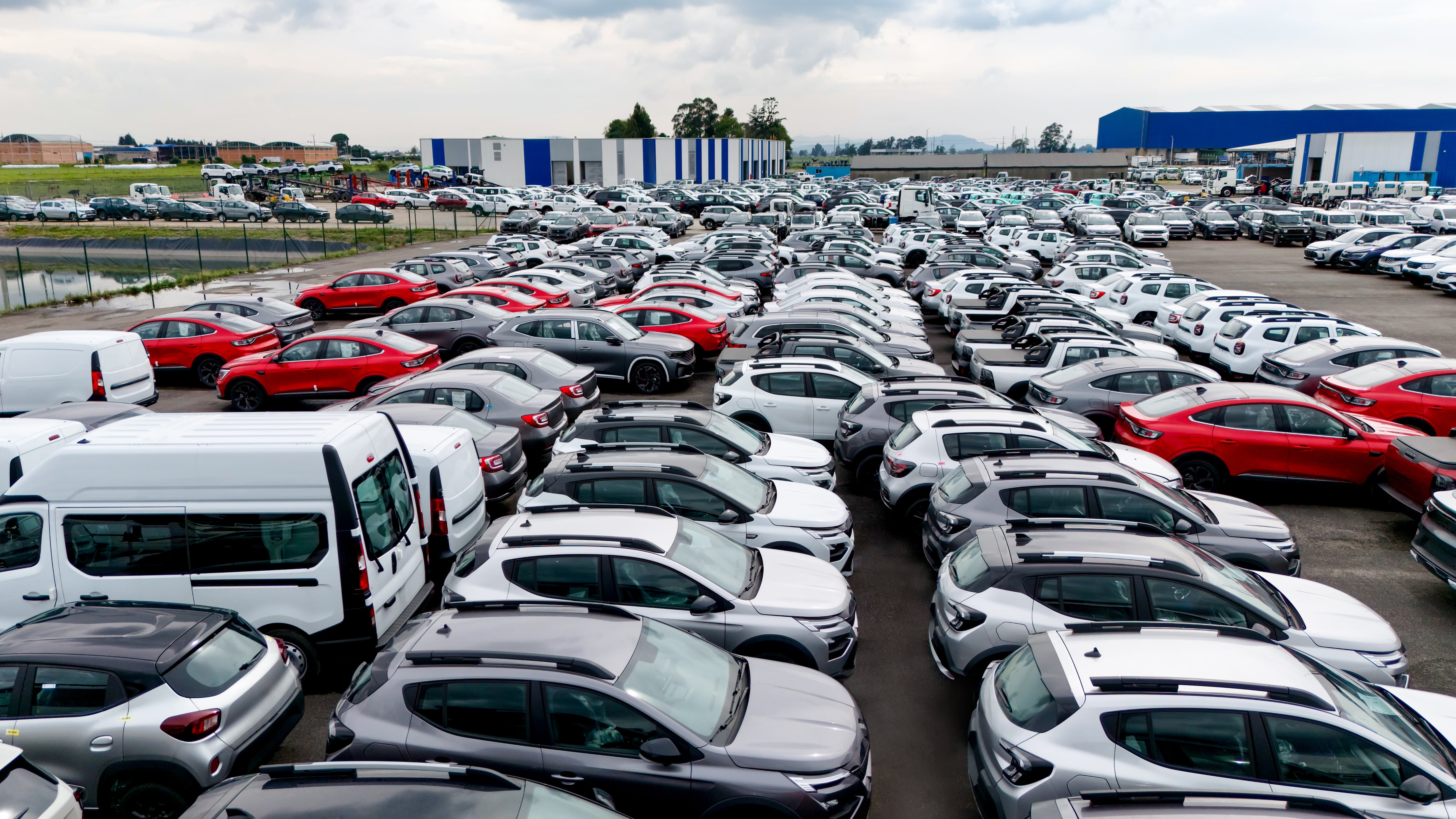 La compra de vehículos usados en Colombia ha aumentado en 2026, según reportes del sector automotor.