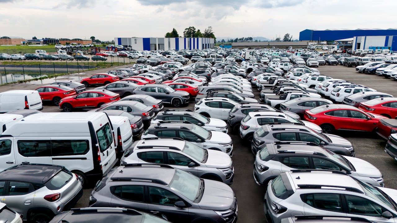 La compra de vehículos usados en Colombia ha aumentado en 2026, según reportes del sector automotor.
