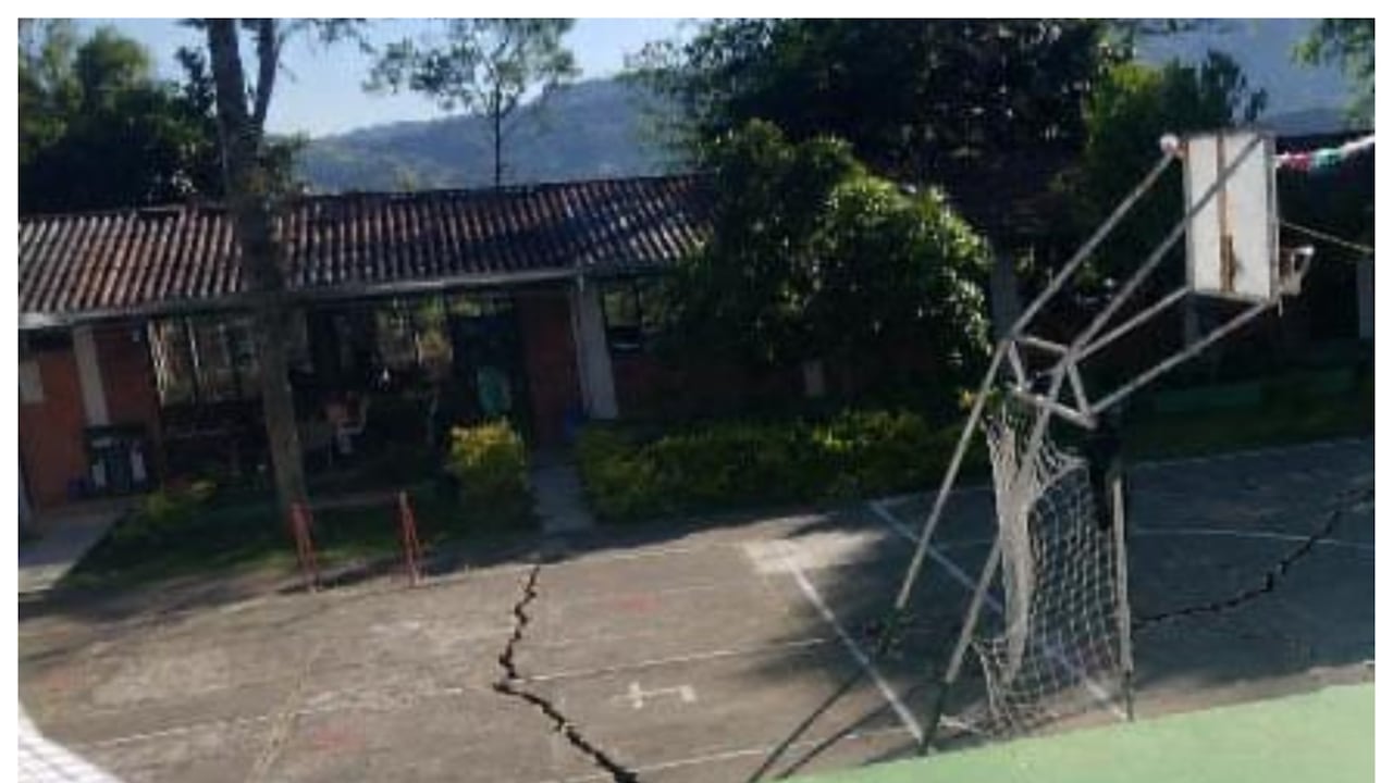 Colegios agrietados en Cundinamarca.