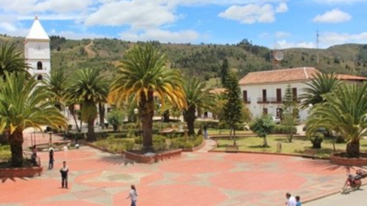 Este es el parque principal de Floresta, en Boyacá