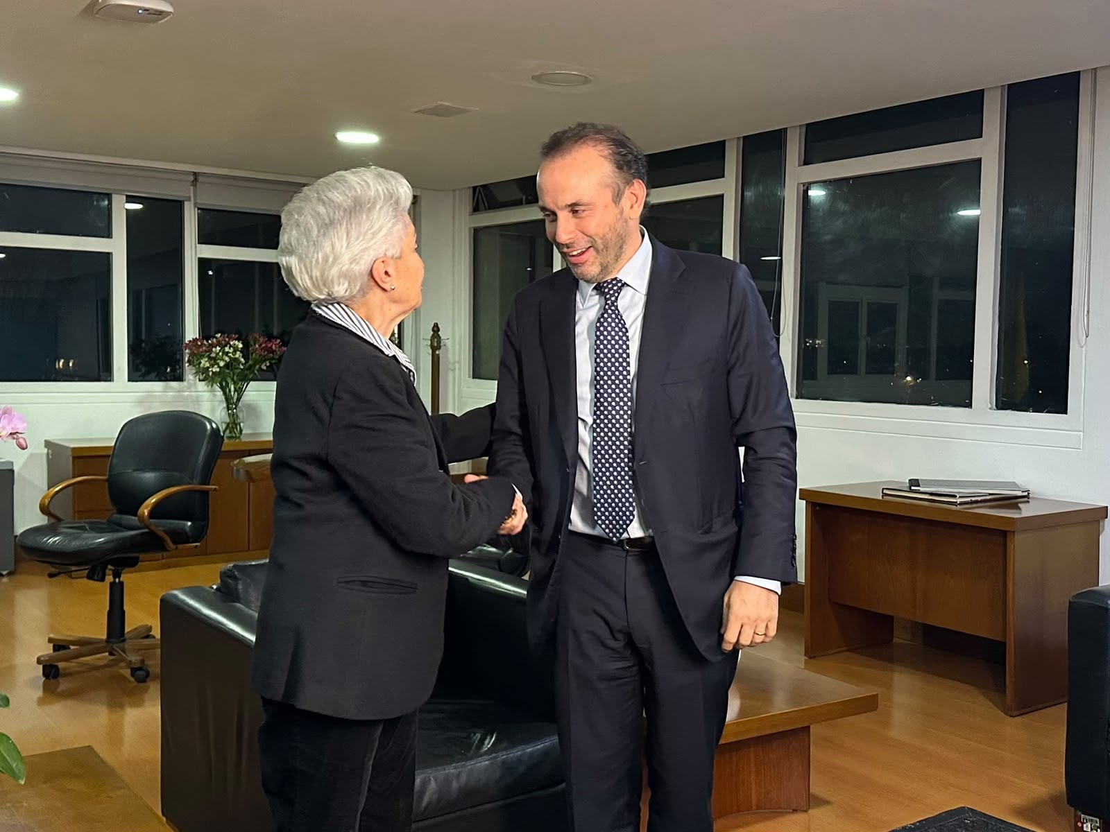 El alcalde de Cali, Alejandro Eder, sostuvo una reunión con la ministra de Educación, Ilva Myriam Hoyos.