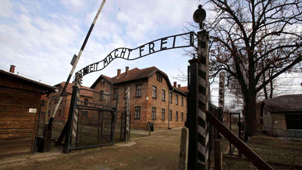 La entrada al campo de concentración de Auschwitz, en Polonia