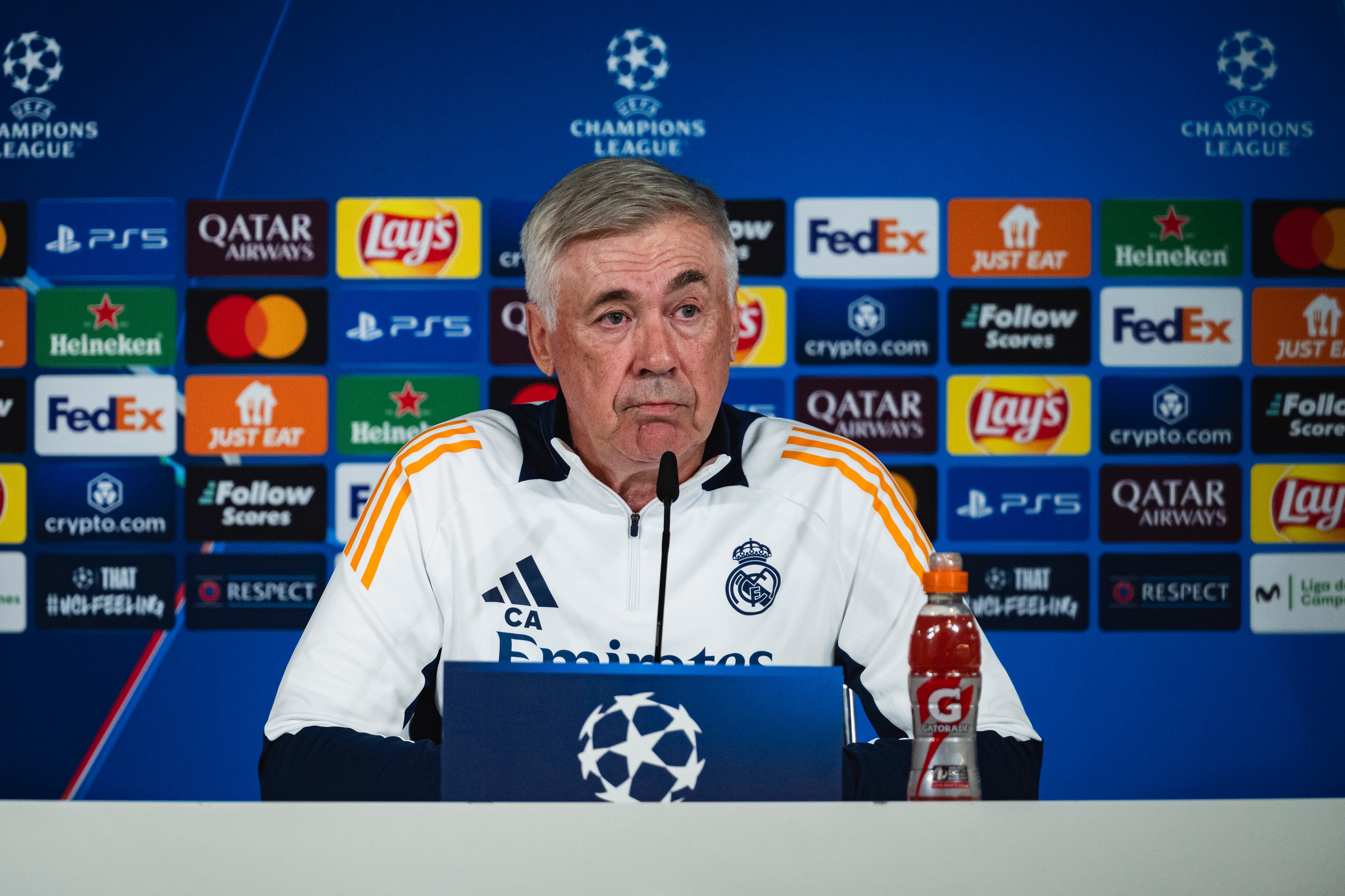 Carlo Ancelotti, entrenador del Real Madrid CF, habla durante el entrenamiento y la rueda de prensa de la Fase MD4 de la Liga de Campeones de la UEFA 2024/25 en la Ciudad Real Madrid el 4 de noviembre de 2024 en Madrid, España.