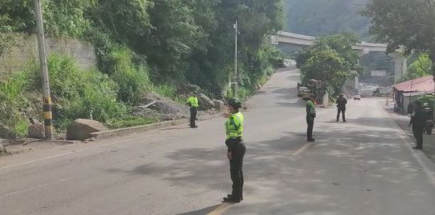 La vía se encuentra habilitada.