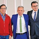 Aunque Carlos Ramón González ha tratado de desmarcarse de López, aparecen juntos en esta foto de la posesión de López como director de la UNGRD.