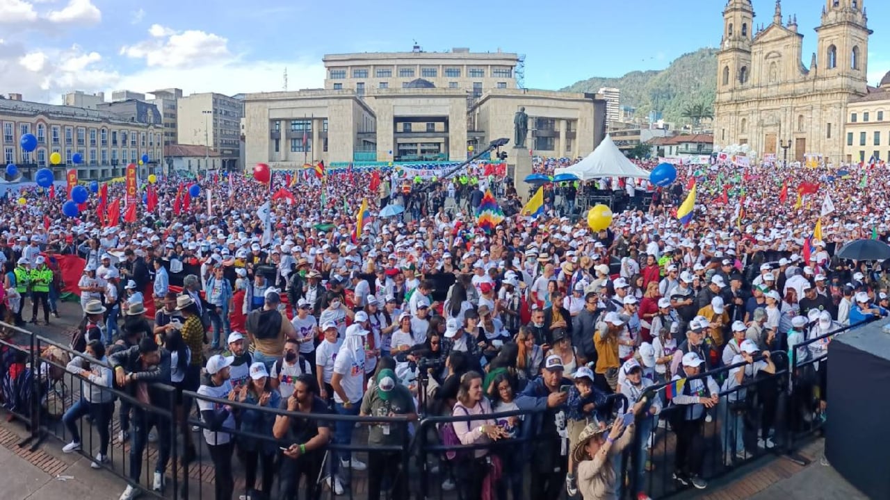 El candidato presidencial Gustavo Petro cierra este domingo su campaña con un acto masivo en la Plaza de Bolívar.