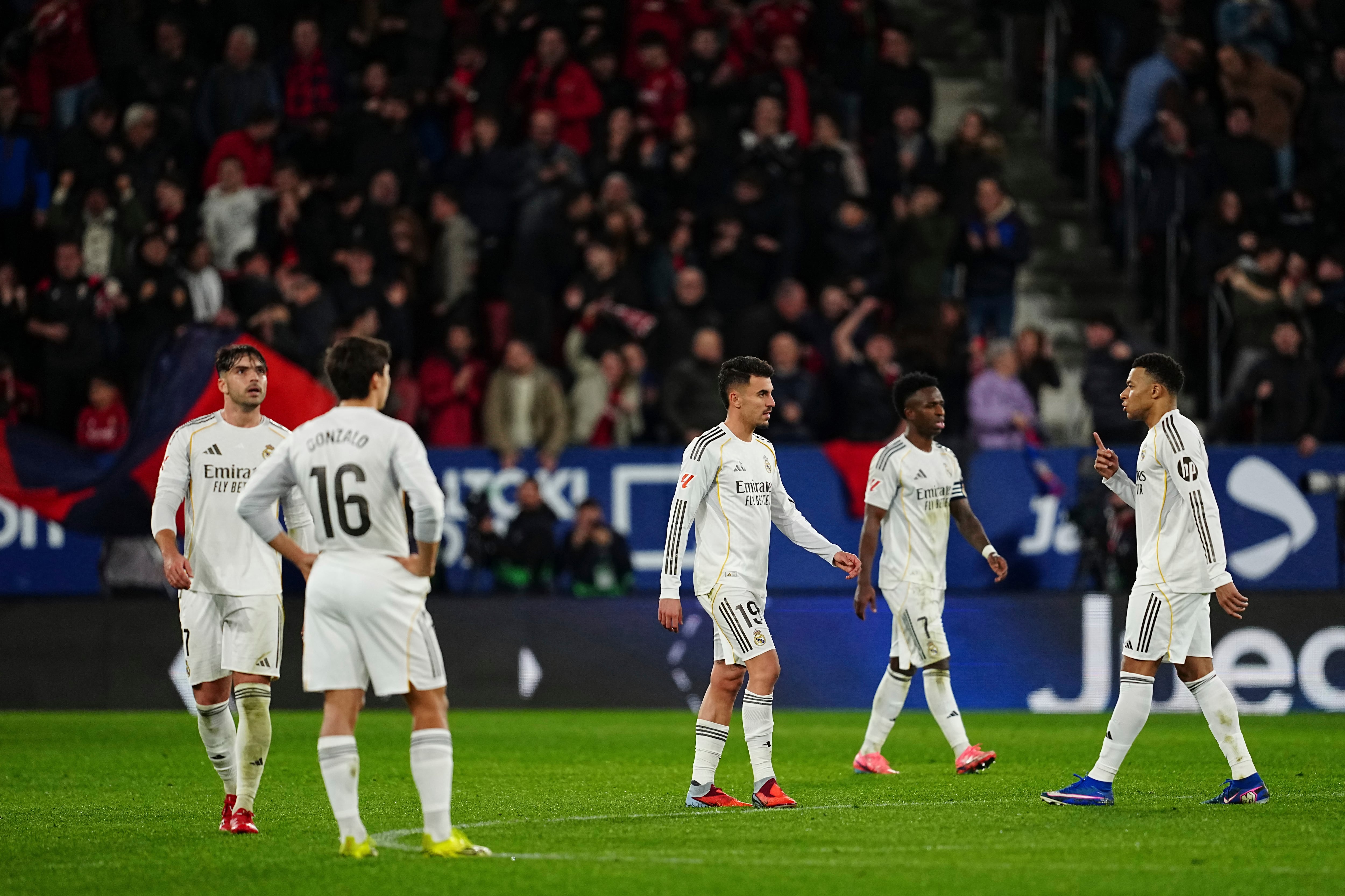 Real Madrid players react after Osasuna scored the second goal during a Spanish La Liga soccer match between Osasuna and Real Madrid in Pamplona, Spain, Saturday, Feb. 21, 2026. (AP Photo/Miguel Oses)