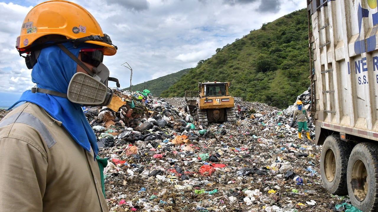 Cada día, Colombia entierra millones de kilos de residuos que podrían tener una segunda vida útil.