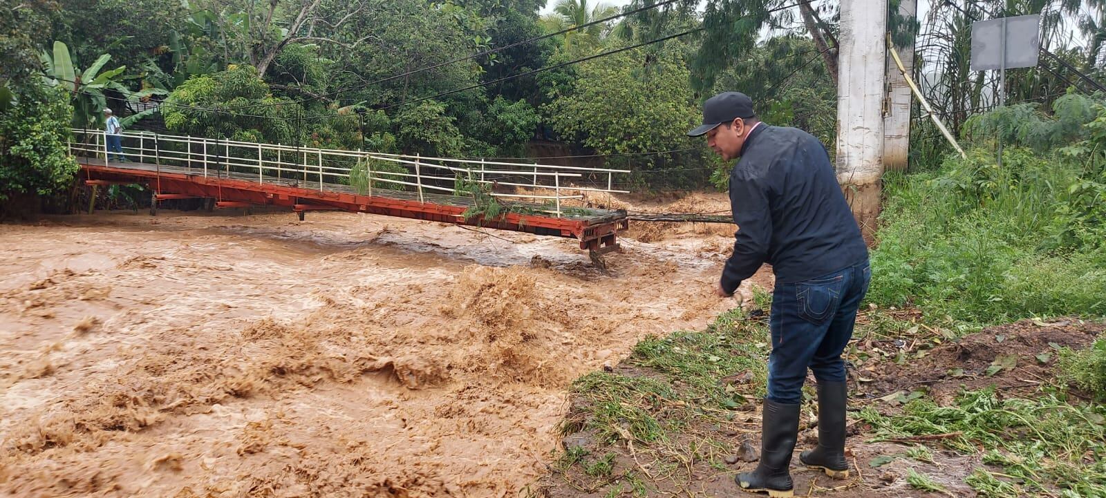 Así se ve un afluente en Dagua, Valle del Cauca, uno de los municipios más golpeados por las lluvias.