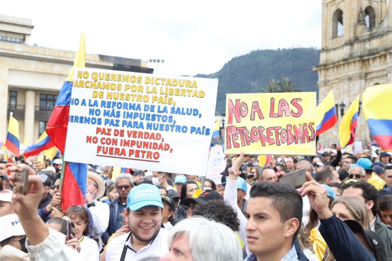 Marchas de la oposición en contra del Gobierno en la plaza de Bolívar