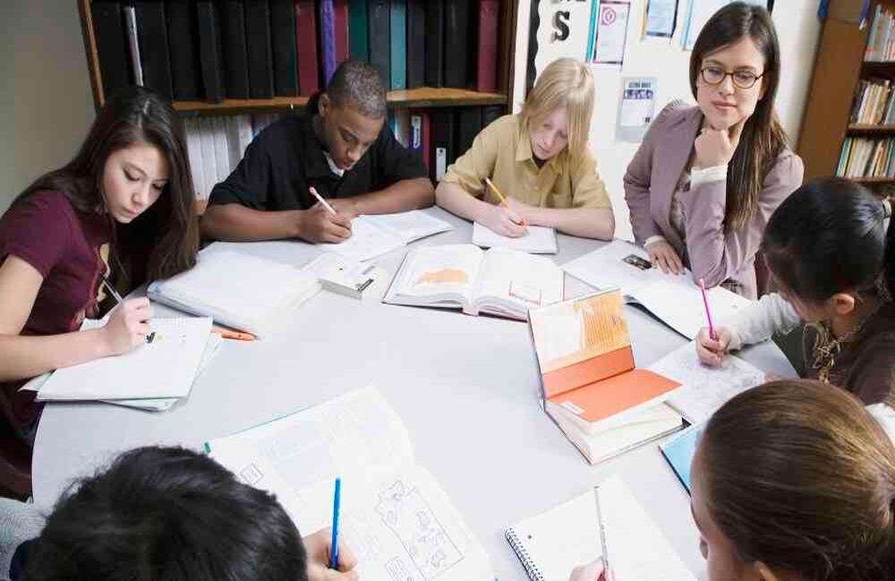 Los beneficiarios de estos recursos se encuentran cursando sus estudios de pregrado o posgrado con crédito condonable (no reembolsable).