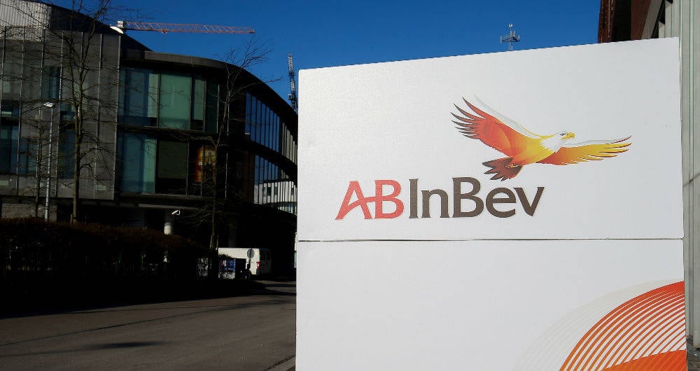 Según analistas, la salida a la bolsa de Budweiser Brewing Company APAC Limited, le habría permitido a la compañía recaudar cerca de 10.000 millones de dólares. BRUNO FAHY / BELGA / AFP