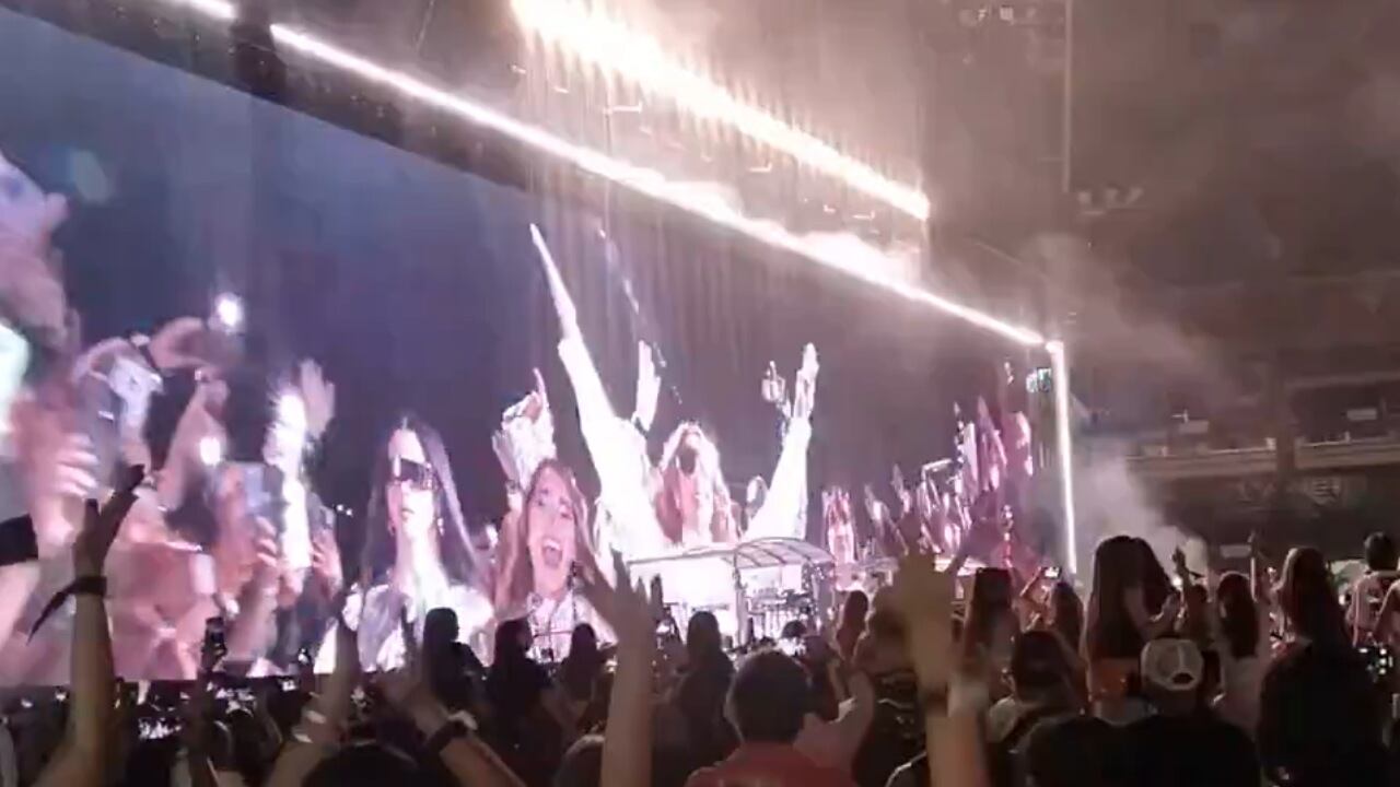 Inesperado momento en concierto de Shakira en Cali
