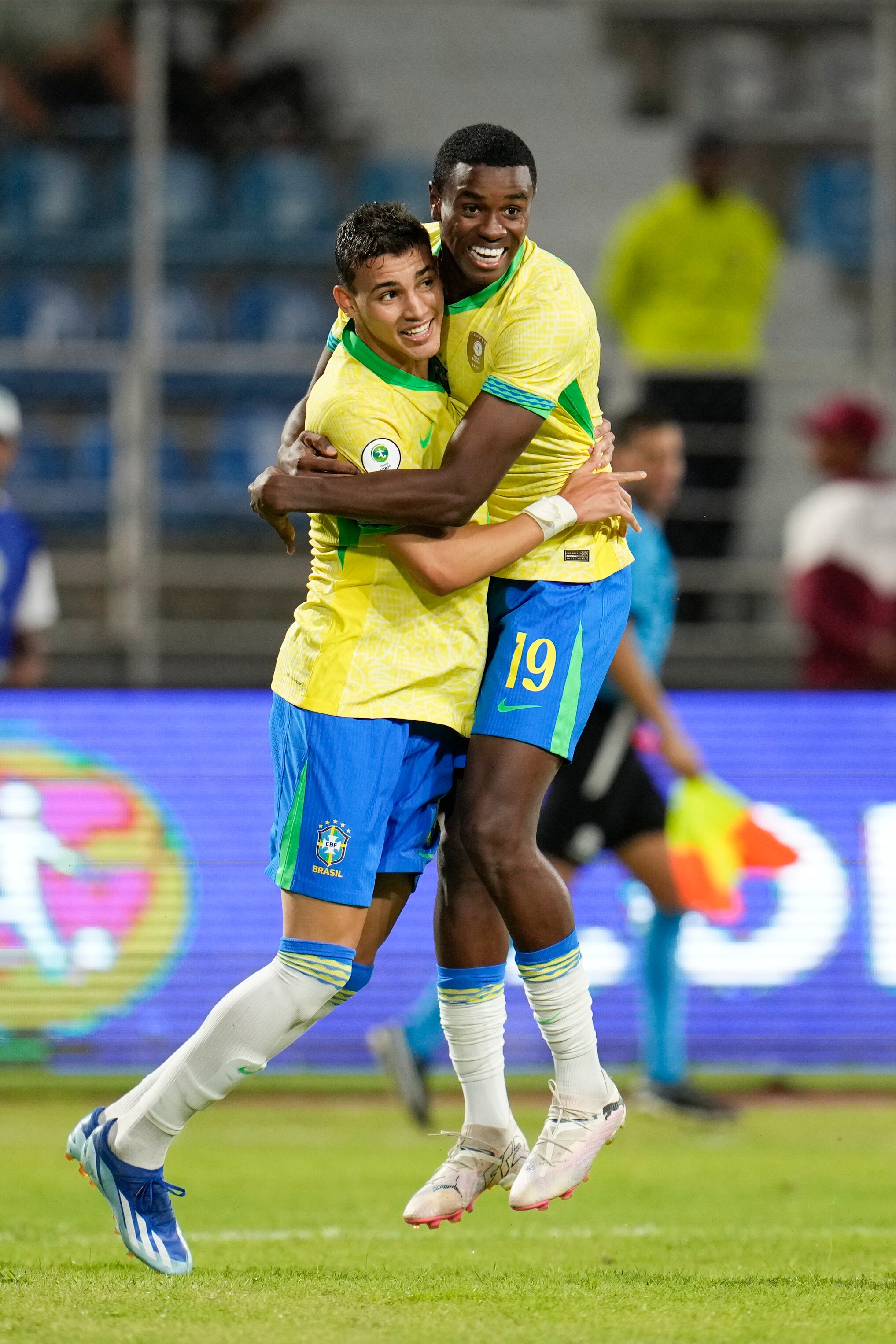 Deivid Washington abrió el marcador que parecía cerrado para Brasil.