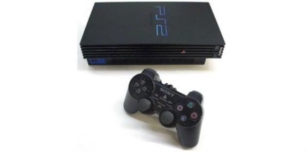 Esta fue la consola más vendida de la historia, alcanzó a vender 153 millones de unidades en el mundo. Fue lanzada en el 2000 y su producción permaneció 13 años. En el 2013 Sony anunció que dejaría de producirla. 