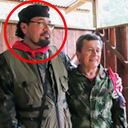 Alias Fabián cambiaba constantemente su apariencia física. En la foto de arriba está con los jefes del ELN, en el cuarto congreso de esa guerrilla, en 2006. En la imagen de la izquierda, abajo, está acompañado por Pablo Beltrán.