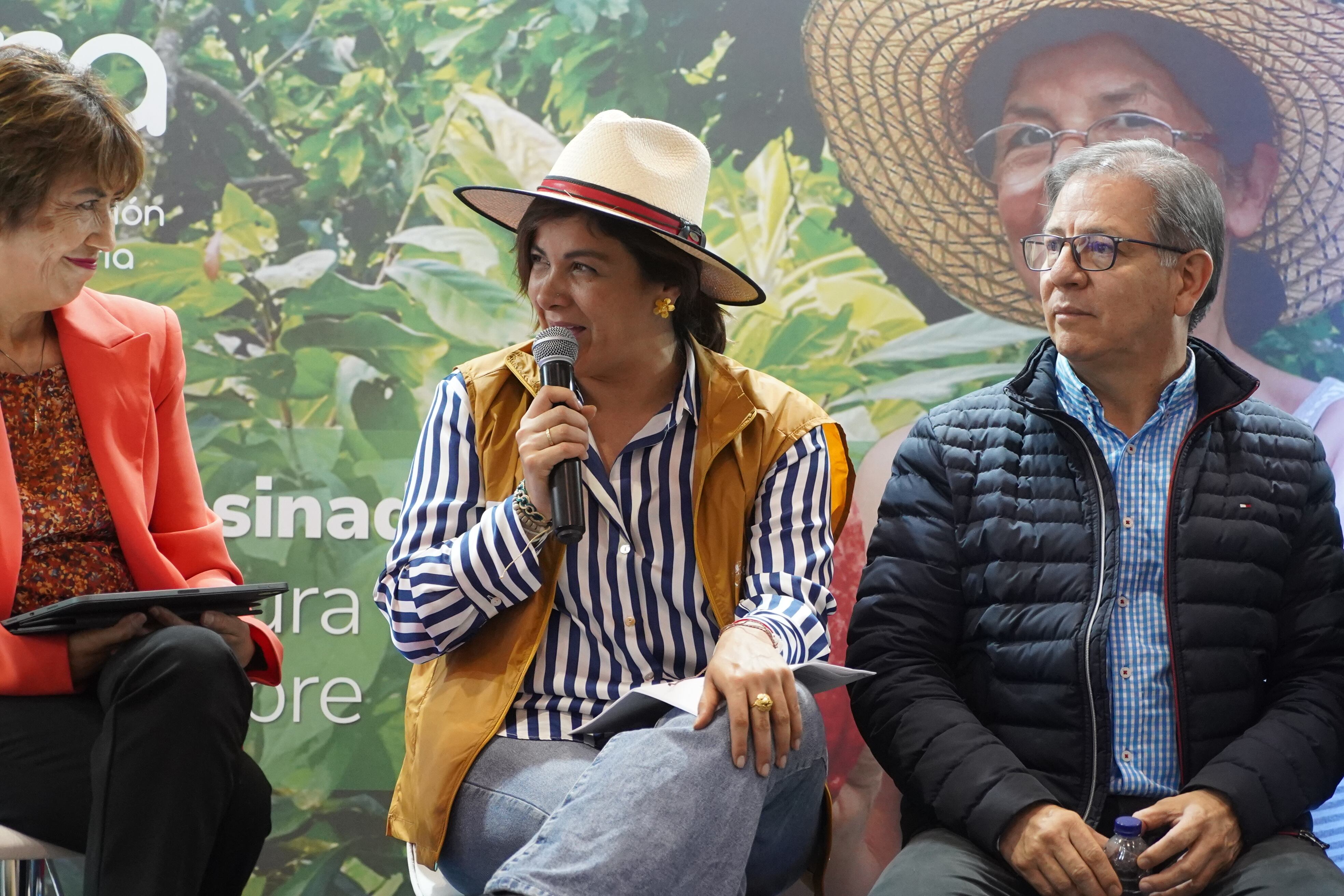 La ministra de Agricultura, Jhenifer Mojica, durante el conversatorio 'La justicia llega al campo: Jurisdicción Agraria', que se desarrolló en AgroExpo 2023.