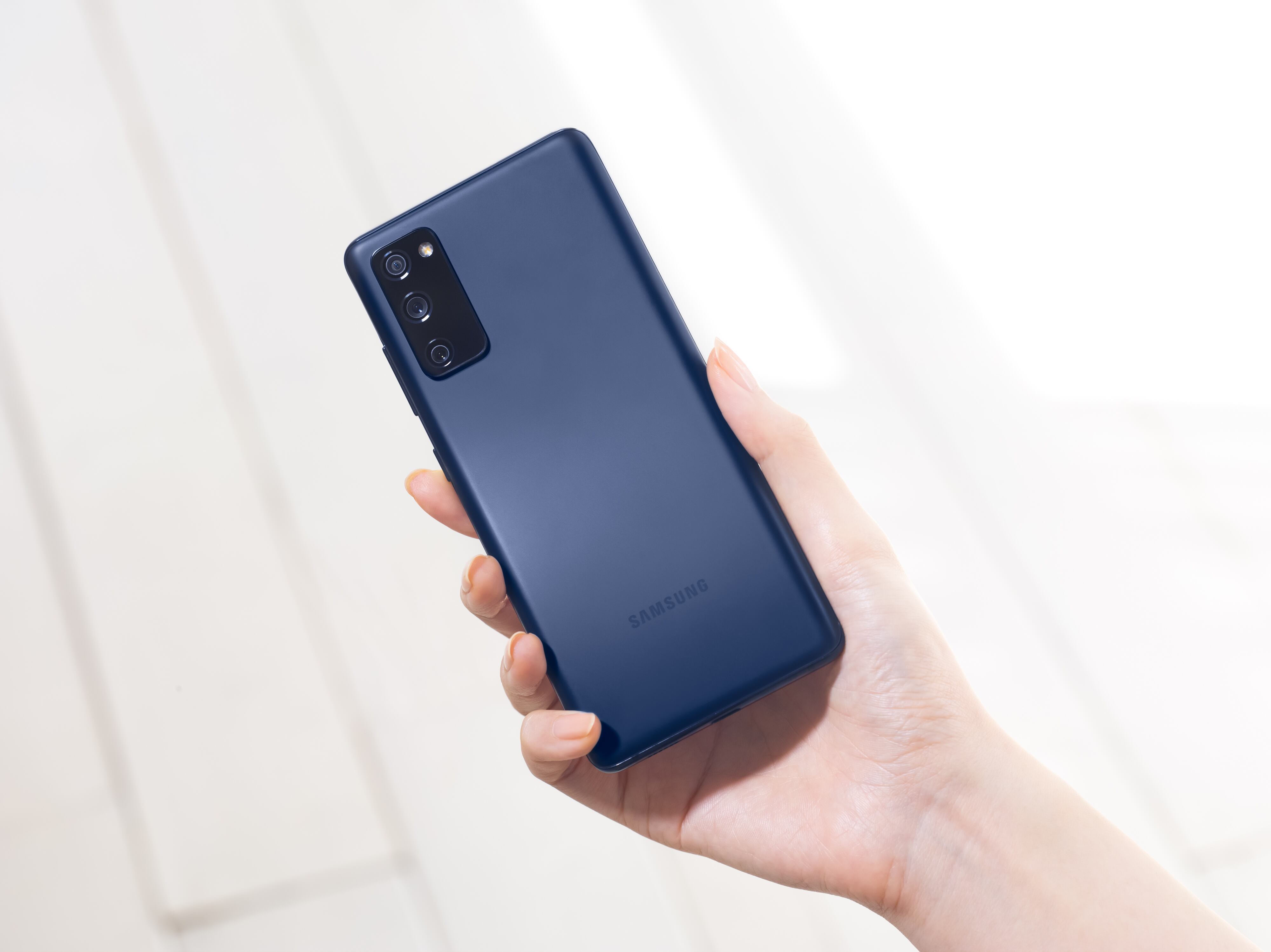 el Galaxy S20 FE incorpora una batería de 4.500 mAh y un sistema de carga ultrarrápida: en sólo 30 minutos brinda potencia para todo el día.