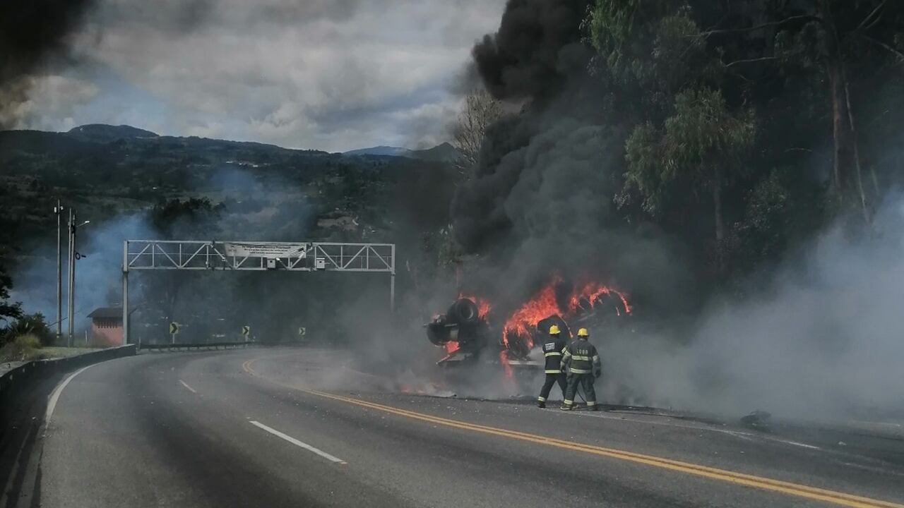 Incendio de camión en la Vía al Llano
