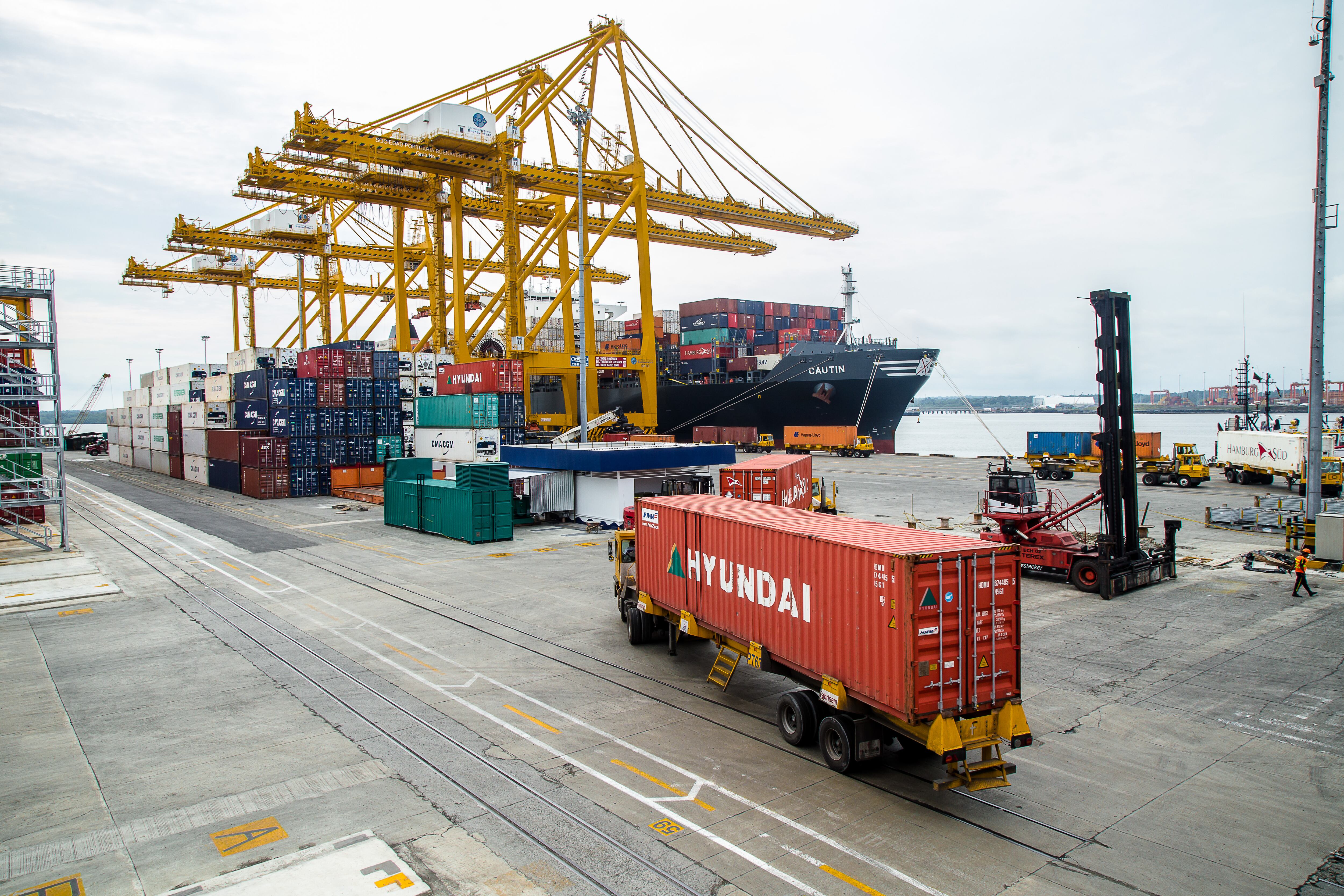 El Valle del Cauca es la única región multimodal sobre el Pacífico, pues cuenta con el Puerto de Buenaventura, un aeropuerto internacional y una moderna red vial.