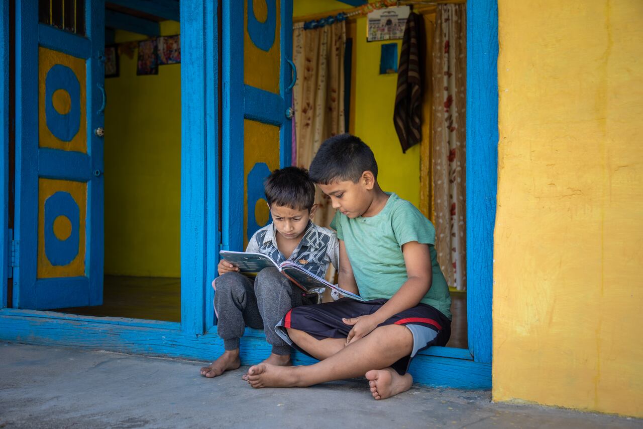 En la costa Caribe el problema se agrava por varias características: altos índices de pobreza monetaria, la subnormalidad eléctrica más alta del país, demoras en proyectos de transmisión, un régimen de transición que permite cobros excesivos, y condiciones climáticas adversas que incrementan el consumo energético.