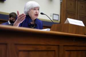 La secretaria del tesoro Janet Yellen advirtió las consecuencias de la variante ómicron en la economía mundial