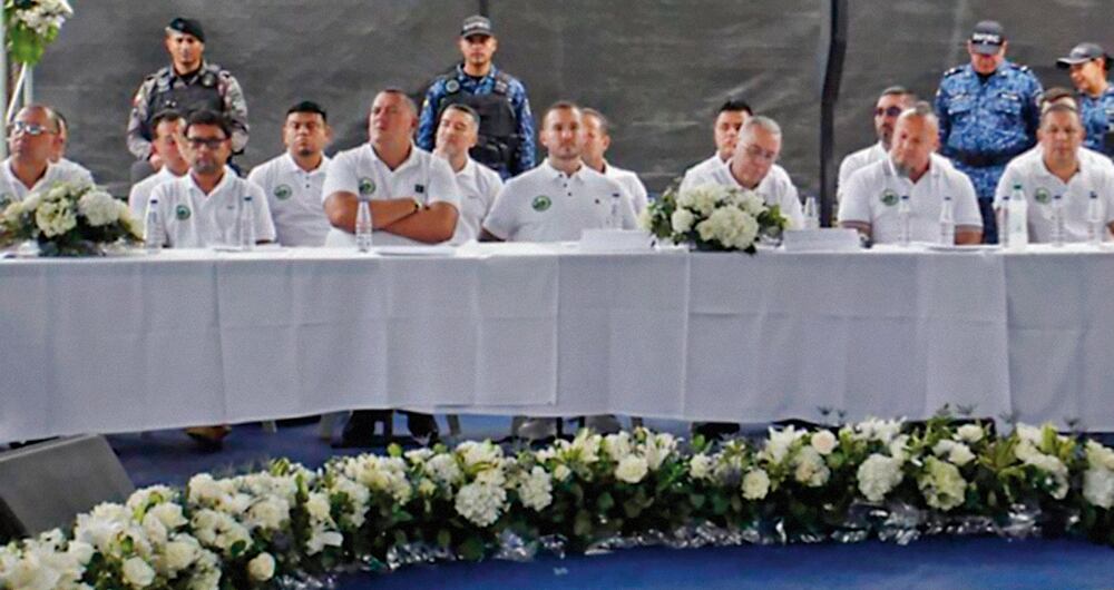 El Gobierno Petro adelanta tres “espacios de conversación sociojurídicos” en Quibdó, Medellín y Buenaventura, sin contar con un marco jurídico para los criminales.