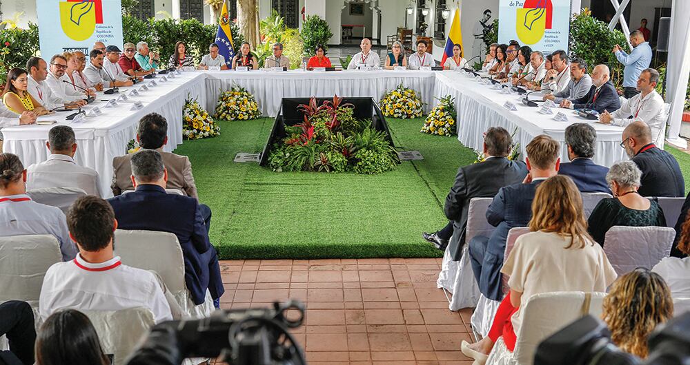 30.000 millones de pesos se gastaron en los diálogos suspendido con el ELN. 