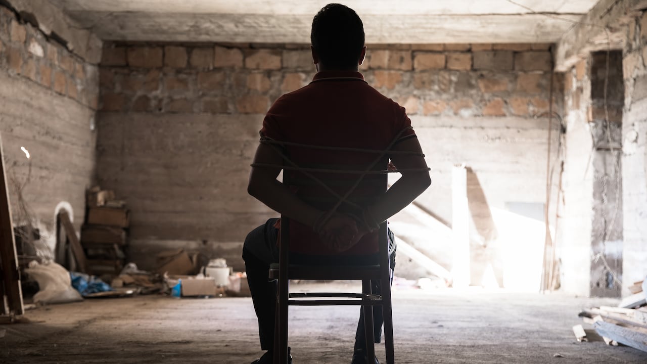 La Fiscalía capturó a Luis Alberto Rendón, padre de la cantante y bailarina. Le imputaron dos delitos.