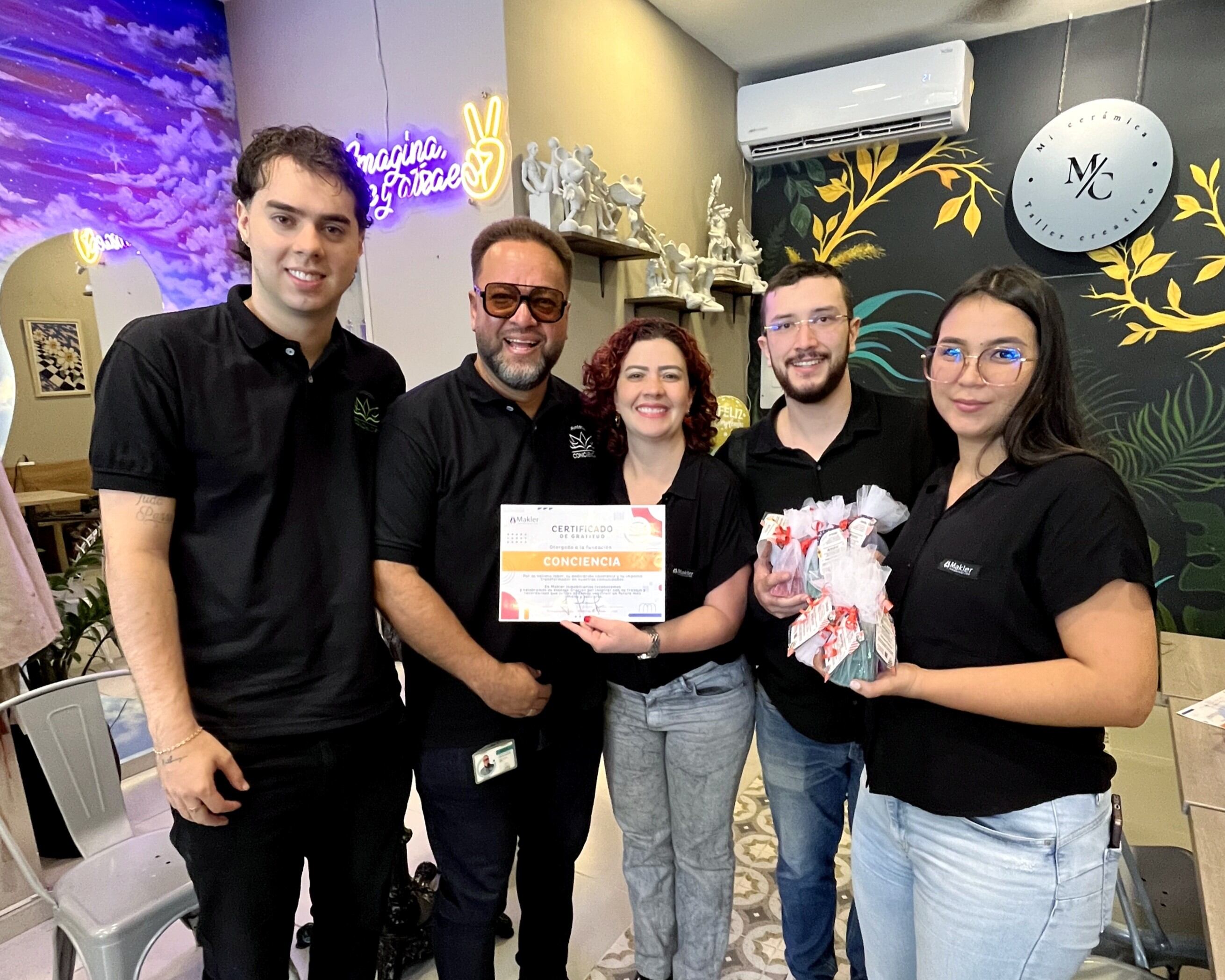 Los líderes de las fundaciones y parte del equipo de Makler Inmobiliarios.