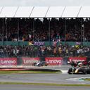 NORTHAMPTON, ENGLAND - JULY 03: Max Verstappen of the Netherlands driving the (1) Oracle Red Bull Racing RB18 leads Carlos Sainz of Spain driving (55) the Ferrari F1-75 and the rest of the field out of turn one as Zhou Guanyu of China driving the (24) Alfa Romeo F1 C42 Ferrari and George Russell of Great Britain driving the (63) Mercedes AMG Petronas F1 Team W13 crash at the start during the F1 Grand Prix of Great Britain at Silverstone on July 03, 2022 in Northampton, England. (Photo by Rudy Carezzevoli - Formula 1/Formula 1 via Getty Images)