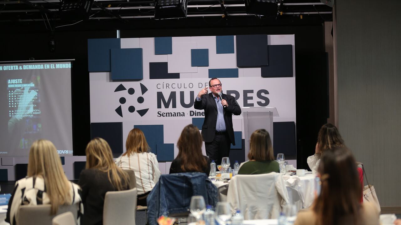 Camilo Herrera, presidente de Raddar, estuvo hablando sobre los cambios en las tendencias de consumo en Colombia en la segunda sesión del Círculo de Mujeres Semana, Dinero y Fucsia.