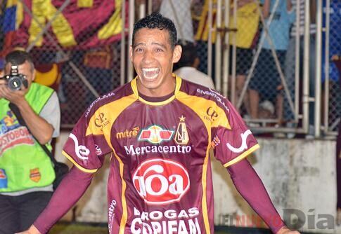 Wilder Medina vistiendo los colores del Deportes Tolima.