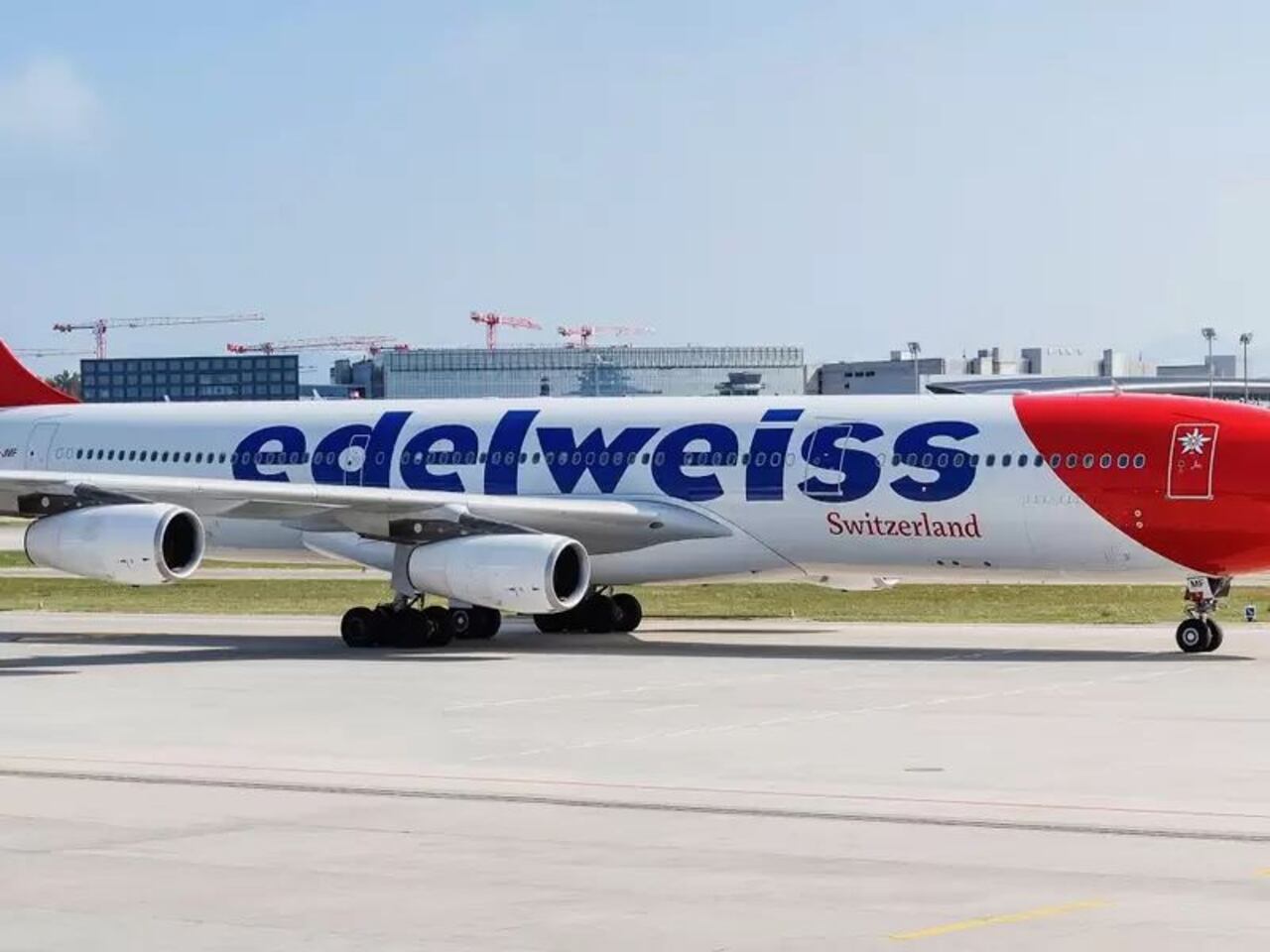 Aerolínea Edelweiss.