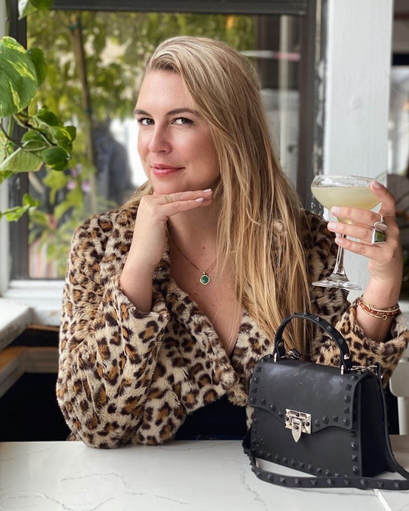 Ofrece 5 mil dólares a quien le consiga un marido,